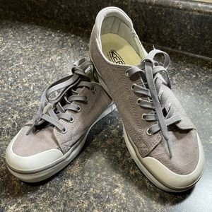 Keen Shoes.  Gray.  Size 7